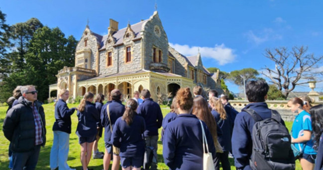 2022 scholars and teachers with historian Brad Manera at Abercrombie House, Bath