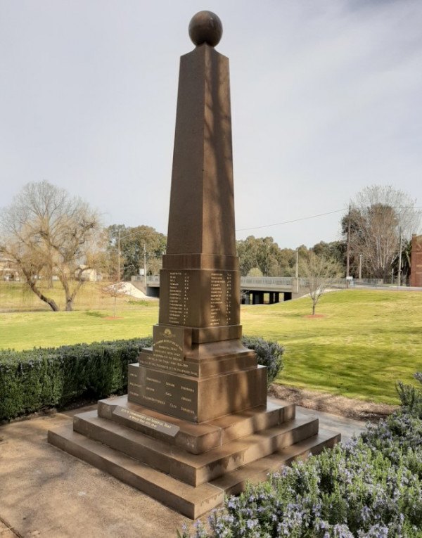 Holbrook War Memorial