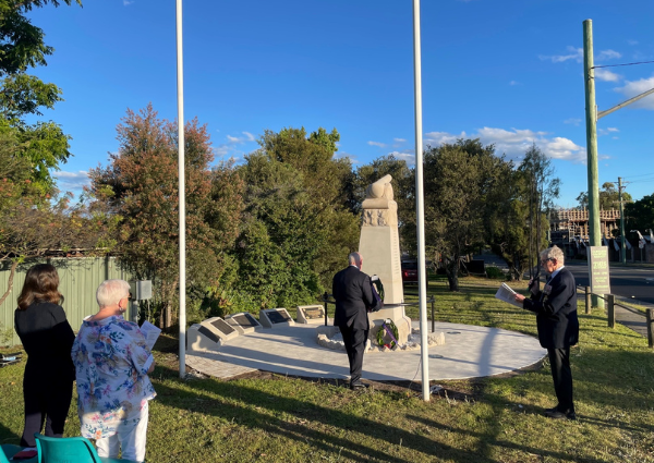 glenorie roll of honour wreath laying at rededication photo from Hornsby Shire Council